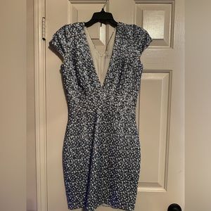 ✨Beautiful V neck night out dress✨